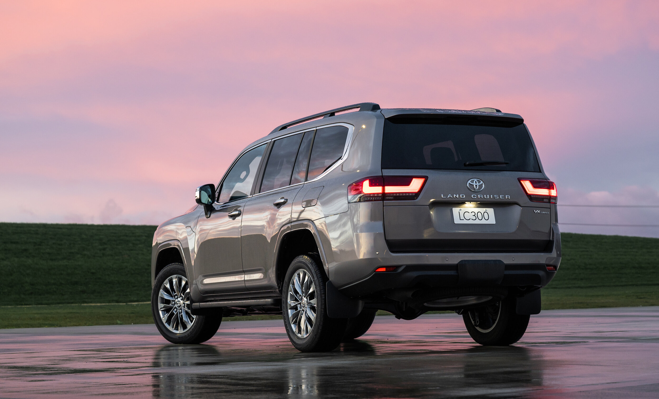 Toyota Land Cruiser 300